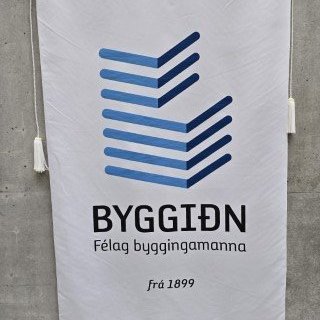 20250430_135810-phone