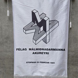 20250430_140734-phone