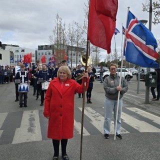 20250501_1353240-phone