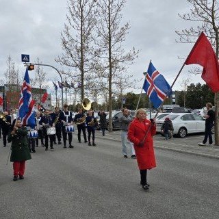 20250501_1400490-phone