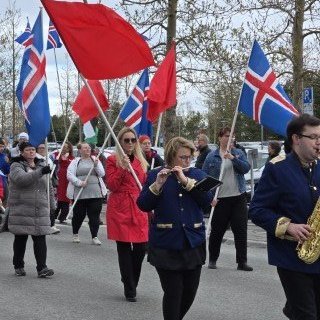 20250501_140109-phone