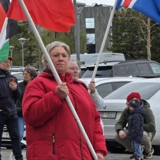 20250501_140124-phone