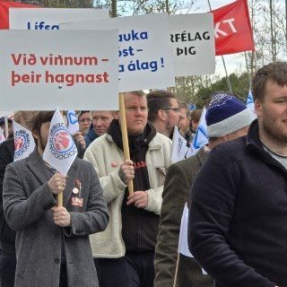 20250501_140136-phone