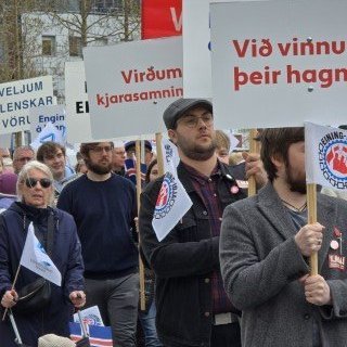 20250501_140139-phone