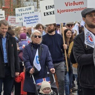 20250501_140140-phone