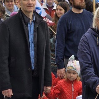 20250501_140148-phone