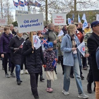 20250501_140155-phone