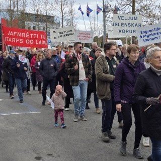 20250501_140158-phone