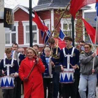 20250501_140433-phone