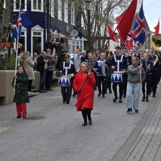 20250501_140451-phone