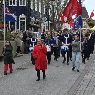 20250501_140453-phone