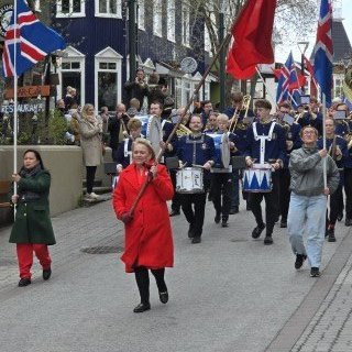 20250501_140454-phone