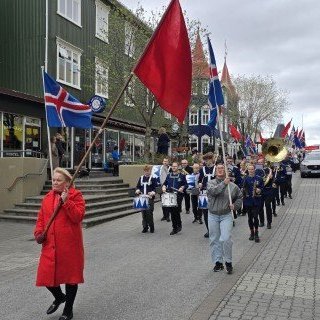 20250501_1405040-phone