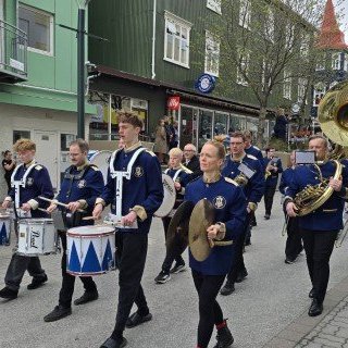 20250501_140512-phone