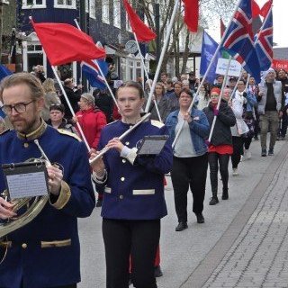 20250501_140520-phone