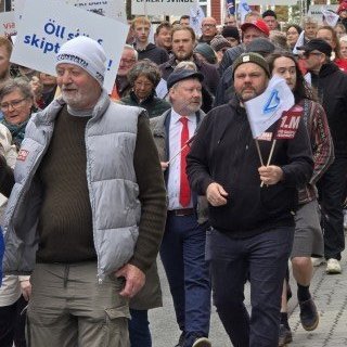 20250501_140537-phone