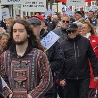 20250501_140544-phone