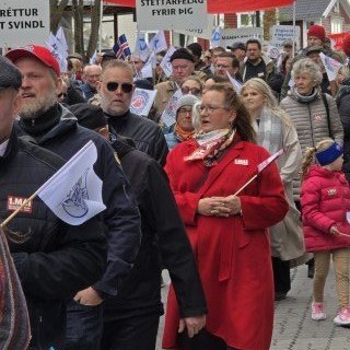 20250501_140546-phone