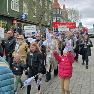 20250501_140601-phone