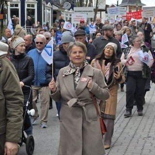 20250501_140612-phone