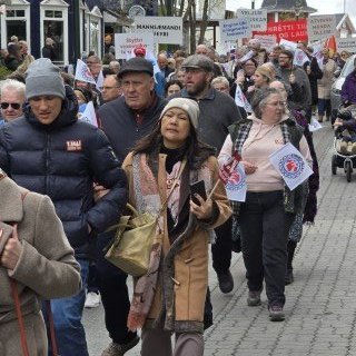 20250501_140614-phone