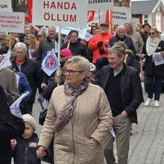 20250501_140633-phone