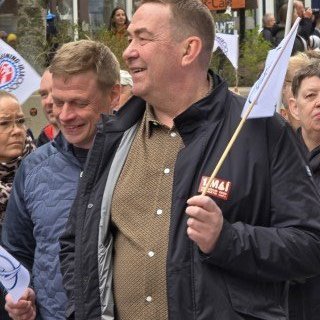 20250501_140636-phone