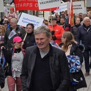 20250501_140639-phone