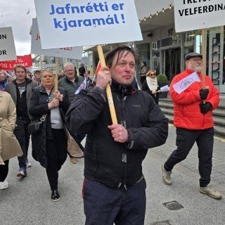 20250501_140654-phone