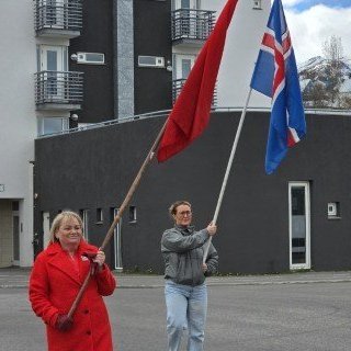 20250501_140956-phone