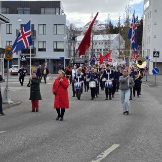 20250501_141037-phone