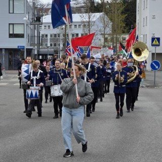 20250501_141041-phone