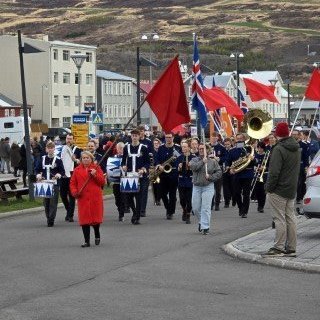 20250501_141529-phone