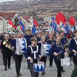 20250501_141604-phone