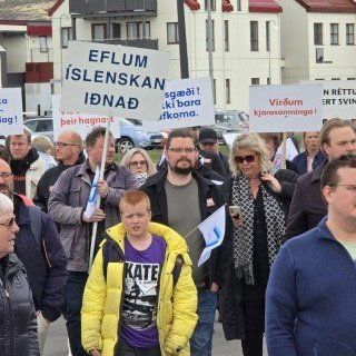 20250501_141637-phone