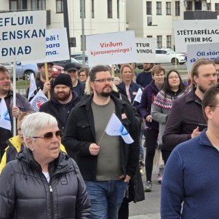 20250501_141639-phone