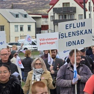 20250501_141644-phone