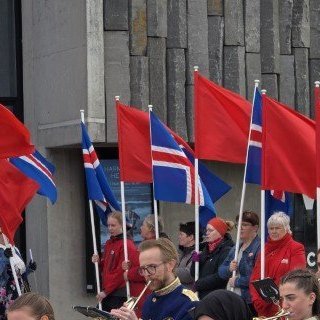 20250501_141700-phone