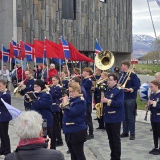 20250501_141721-phone