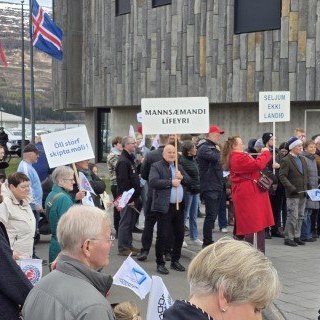 20250501_141727-phone