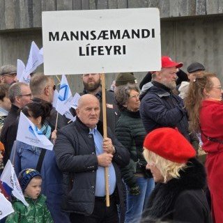 20250501_141733-phone