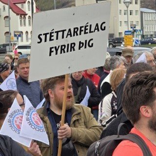 20250501_141741-phone