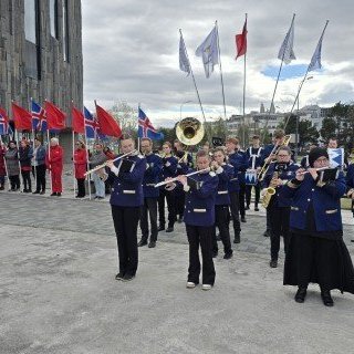 20250501_141816-phone