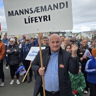 20250501_141835-phone