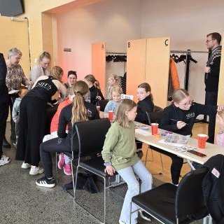 20250501_142621-phone