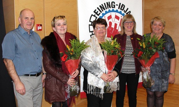 Þrjár sæmdar gullmerki