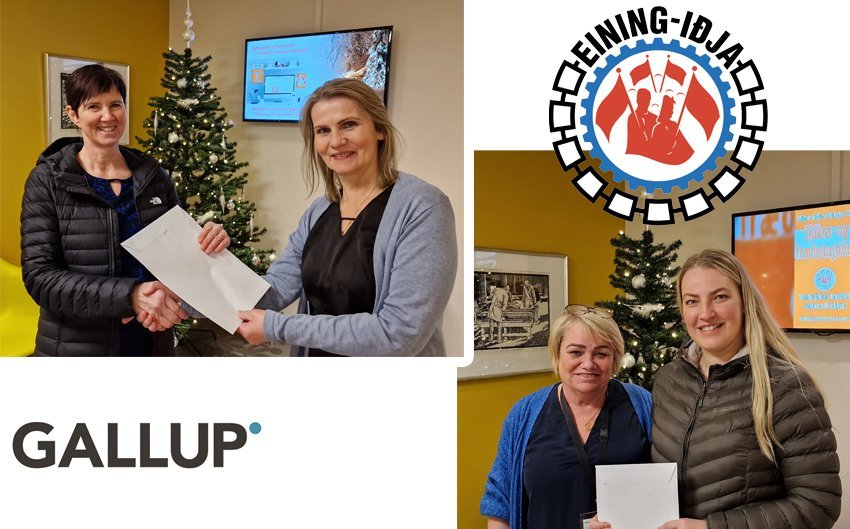 Elsa skrifstofustjóri afhenti Sigrúnu sinn vinning og Anna formaður afhenti Maríu vinninginn.