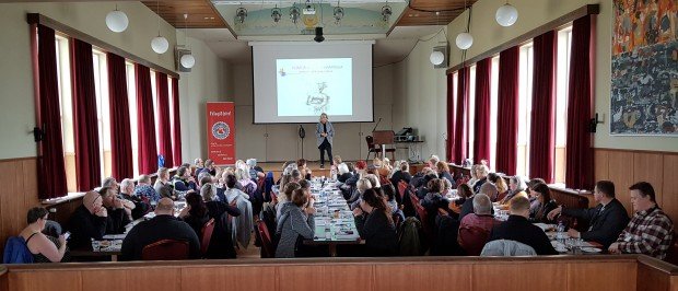 Fræðsludagur félagsins stendur nú yfir í Laugarborg