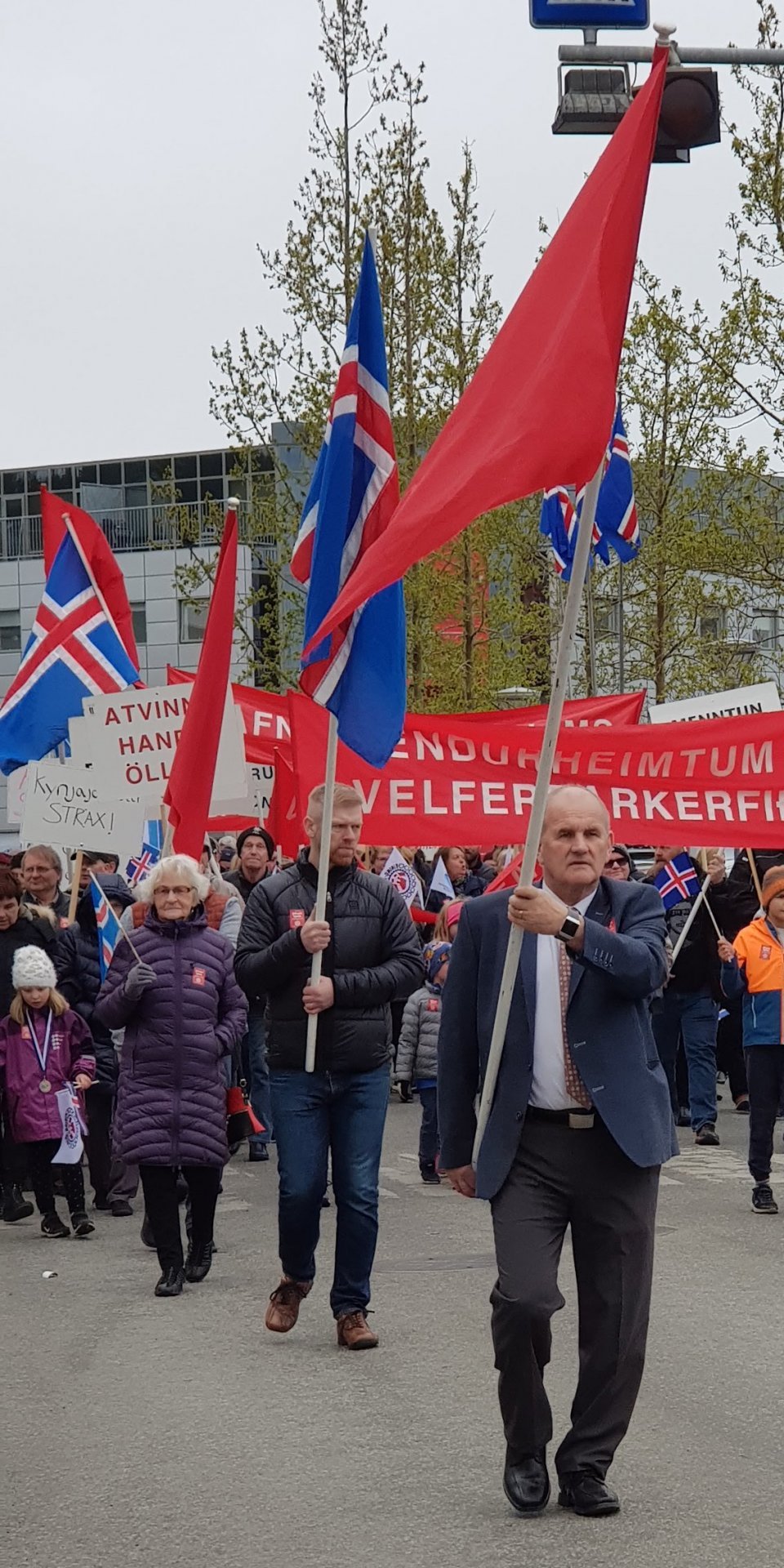 Ábyrgðin er hjá stjórnvöldum og atvinnurekendum