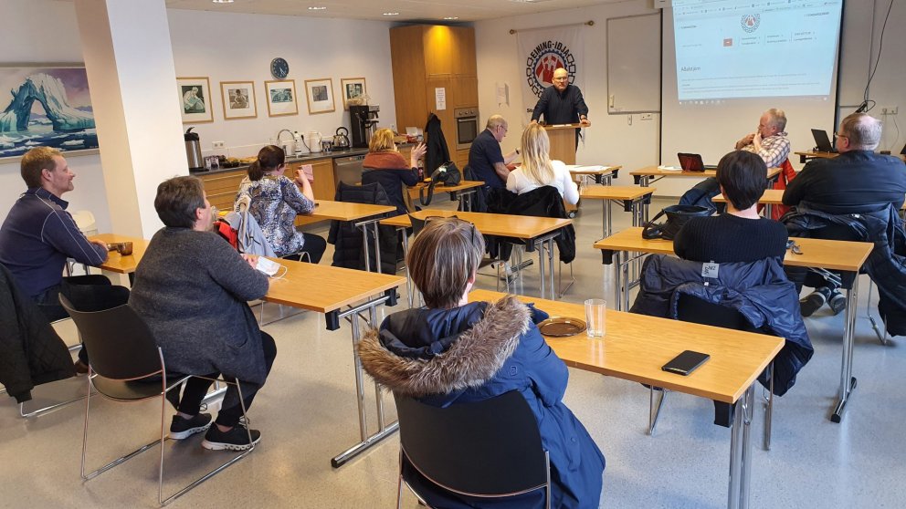 Fjölmörg mál voru á dagskrá fundarins, m.a. var Elíasi Péturssyni, bæjarstjóra Fjallabyggðar, boðið &hellip;